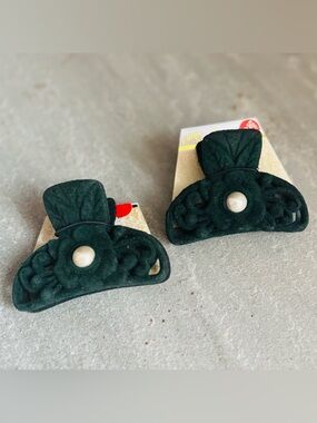 Vintage 90/Y2K Dark Green Flocked Velvet Faux Pearl Filigree Hair Claw Clips